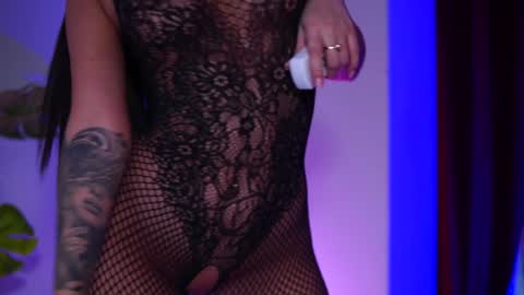 Naty online show from December 17, 2024, 8:43 pm