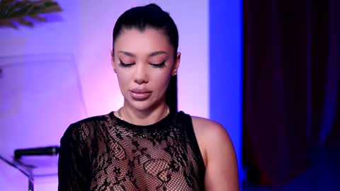 Naty online show from December 23, 2024, 7:52 pm