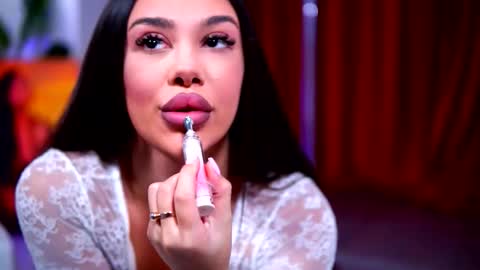 Naty online show from November 19, 2025, 10:04 am