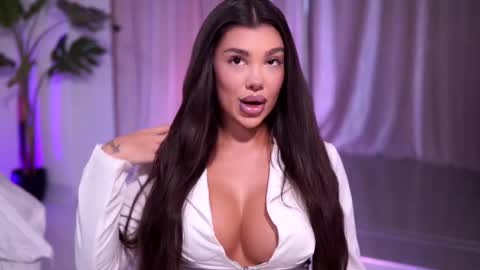 Naty online show from March 3, 2026, 7:53 pm