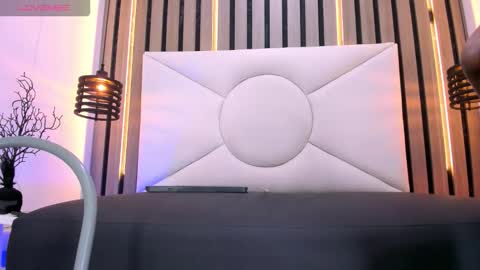 natzuki_ online show from December 19, 2025, 11:28 am