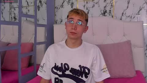 Christopher  Chris online show from November 29, 2025, 1:25 pm