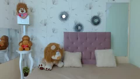 Snapshot of naughty_ariel chatting on January 14, 2025, 12:54 am Zoe online show from January 14, 2025, 12:54 am