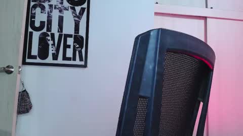 Em  please help me reach 100 thumbs up 3 online show from October 8, 2025, 4:10 am