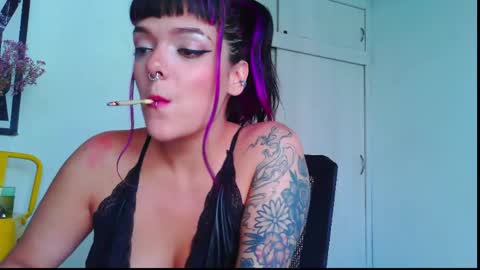 Snapshot of naughty_em_17 chatting on May 24, 2026, 5:40 pm Em please help me reach 100 thumbs up 3 online show from May 24, 2026, 5:40 pm