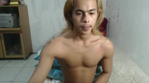 Snapshot of naughtyboylouie chatting on February 12, 2025, 6:09 pm Loue online show from February 12, 2025, 6:09 pm