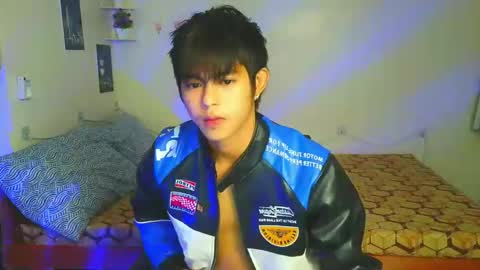 Snapshot of naughtyboylouie chatting on October 31, 2025, 11:00 am Loue online show from October 31, 2025, 11:00 am