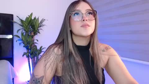 LANAindependent model online show from December 6, 2024, 6:04 am