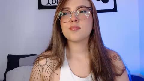 LANAindependent model online show from September 24, 2025, 6:17 am