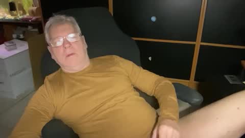 naughtydaddyla online show from December 22, 2025, 3:14 am