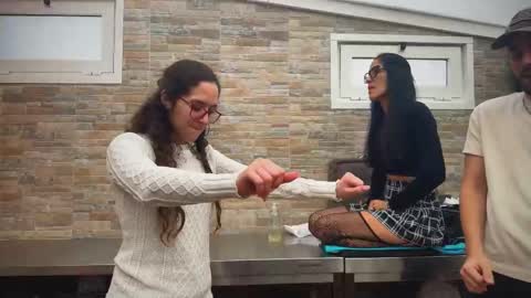 ANDREA STEPH  MIKE online show from November 19, 2025, 10:15 am