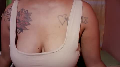 naughtymom_33 online show from October 30, 2025, 7:36 pm