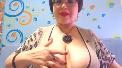 Snapshot of naughtymomxxx chatting on December 28, 2024, 5:55 am OldKinkyMILF online show from December 28, 2024, 5:55 am