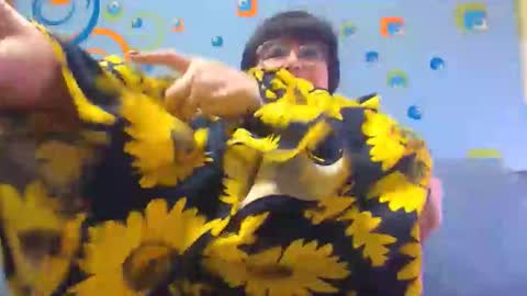 Snapshot of naughtymomxxx chatting on February 15, 2025, 9:16 am OldKinkyMILF online show from February 15, 2025, 9:16 am