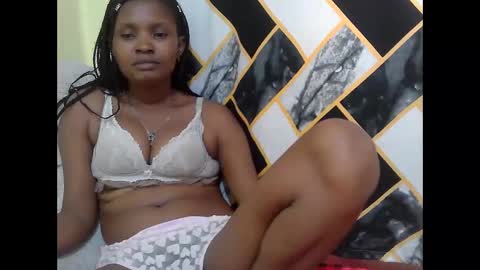 Snapshot of naughtysammur25 chatting on April 17, 2026, 8:06 am naughtyqueen online show from April 17, 2026, 8:06 am