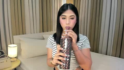 naughtyy_hunk_niel online show from May 25, 2026, 5:24 am