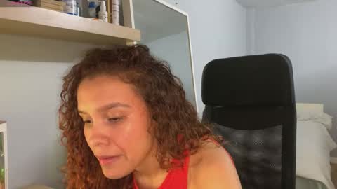 Snapshot of naugthtycurls chatting on December 18, 2025, 6:47 pm Arantxa online show from December 18, 2025, 6:47 pm