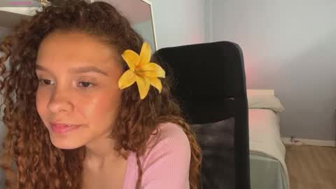 Snapshot of naugthtycurls chatting on December 19, 2025, 4:25 pm Arantxa online show from December 19, 2025, 4:25 pm