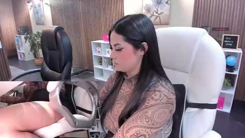         online show from October 28, 2025, 7:27 pm