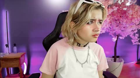 Navier  online show from November 6, 2025, 7:48 pm