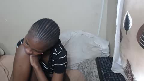 nawtylarissa_ online show from September 25, 2025, 7:45 am