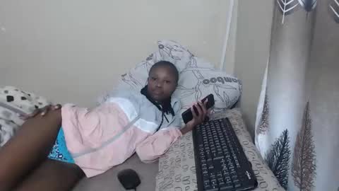 nawtylarissa_ online show from October 17, 2025, 7:27 pm