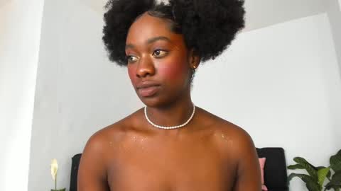 Snapshot of nayah_williams chatting on December 12, 2024, 4:53 pm Nayah Williams - OnlyFans online show from December 12, 2024, 4:53 pm