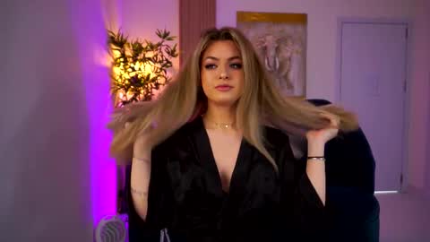 Snapshot of nayaquinn chatting on February 9, 2026, 7:29 pm Naya online show from February 9, 2026, 7:29 pm