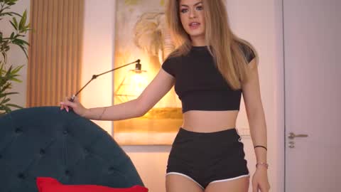 Snapshot of nayaquinn chatting on March 2, 2026, 8:04 pm Naya online show from March 2, 2026, 8:04 pm