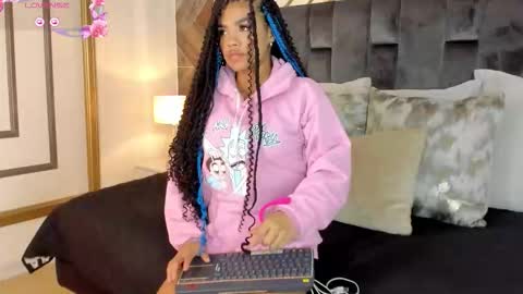    online show from October 6, 2025, 11:40 am