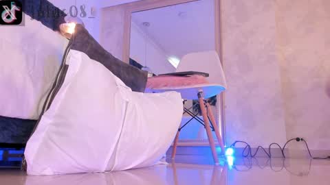 Juli  online show from January 11, 2025, 2:47 pm