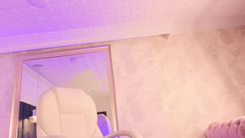 Juli  online show from March 12, 2025, 2:23 pm