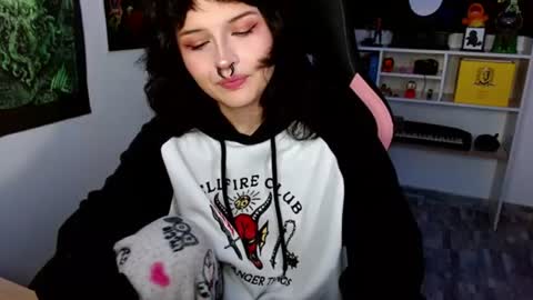 Snapshot of neena_nyx chatting on June 18, 2026, 12:11 am Neena Nyx online show from June 18, 2026, 12:11 am