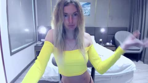 Snapshot of neighbours_love chatting on December 25, 2024, 9:24 am neighbours_love online show from December 25, 2024, 9:24 am