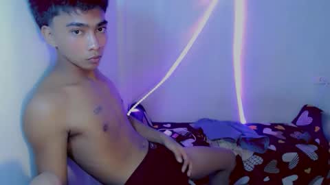 neil_asian69 online show from November 8, 2025, 2:39 pm