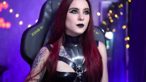 Snapshot of nelle_ chatting on December 5, 2025, 6:26 pm online show from December 5, 2025, 6:26 pm