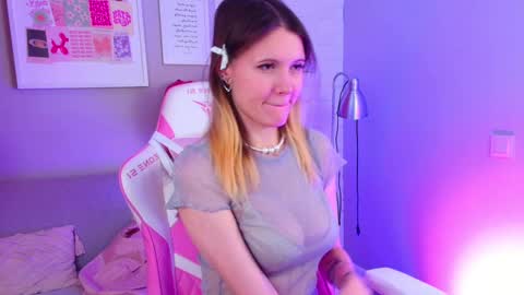 Snapshot of nellloyns chatting on February 22, 2025, 5:13 pm Nelly online show from February 22, 2025, 5:13 pm