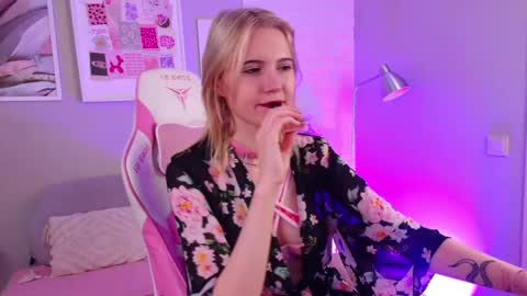 Snapshot of nellloyns chatting on March 10, 2025, 12:29 am Nelly online show from March 10, 2025, 12:29 am