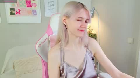 Snapshot of nellloyns chatting on October 19, 2025, 5:13 pm Nelly online show from October 19, 2025, 5:13 pm