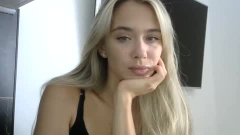 Snapshot of nelly_fortu chatting on May 7, 2026, 11:15 am nelly_fortu online show from May 7, 2026, 11:15 am