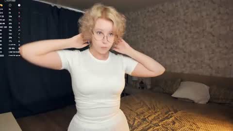 Snapshot of nelly_gloss chatting on June 18, 2026, 7:41 am nelly_gloss online show from June 18, 2026, 7:41 am