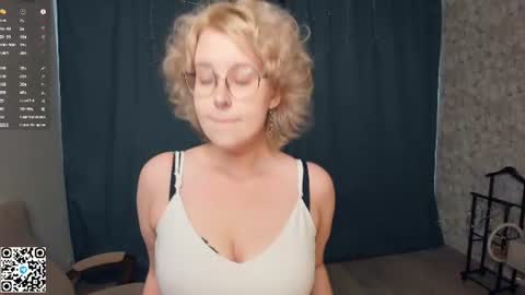 Snapshot of nelly_gloss chatting on June 26, 2026, 7:46 am nelly_gloss online show from June 26, 2026, 7:46 am