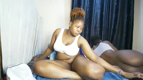 Snapshot of nellyeluxe chatting on February 4, 2026, 12:22 pm nellyeluxe online show from February 4, 2026, 12:22 pm