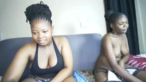 Snapshot of nellyeluxe chatting on February 22, 2026, 10:08 pm nellyeluxe online show from February 22, 2026, 10:08 pm