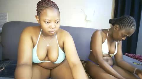 Snapshot of nellyeluxe chatting on April 13, 2026, 2:28 am nellyeluxe online show from April 13, 2026, 2:28 am