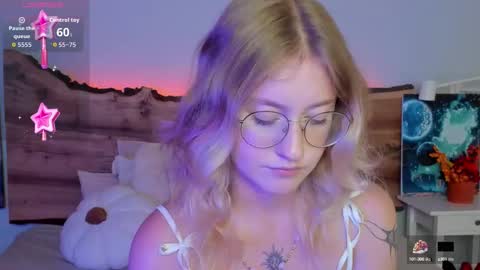 Snapshot of nerissa_xo chatting on September 20, 2025, 8:43 pm Nerissa online show from September 20, 2025, 8:43 pm