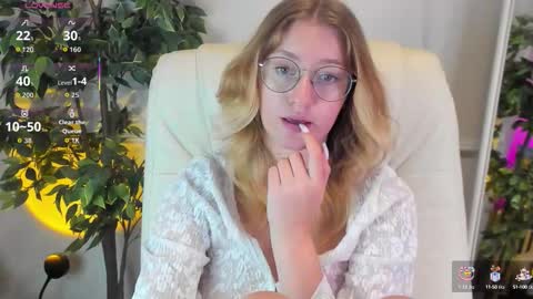 Snapshot of nerissa_xo chatting on October 4, 2025, 9:02 pm Nerissa online show from October 4, 2025, 9:02 pm