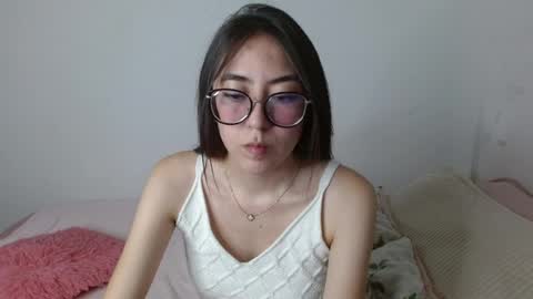 Snapshot of nessaa_ chatting on May 7, 2026, 9:53 pm Nessa online show from May 7, 2026, 9:53 pm