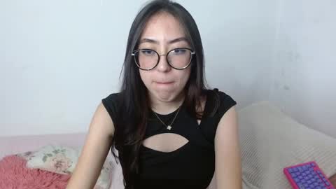 Snapshot of nessaa_ chatting on May 14, 2026, 11:00 pm Nessa online show from May 14, 2026, 11:00 pm