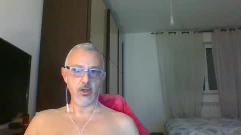 Snapshot of nevenerabis chatting on January 7, 2025, 10:19 pm nevenerabis online show from January 7, 2025, 10:19 pm